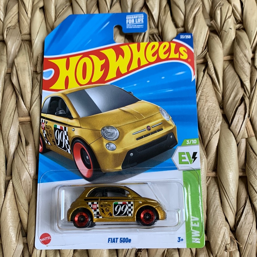 Gold Fiat 500e HW EV Golden Car Hot Wheels Hotwheels Electric Vehicle New 2025